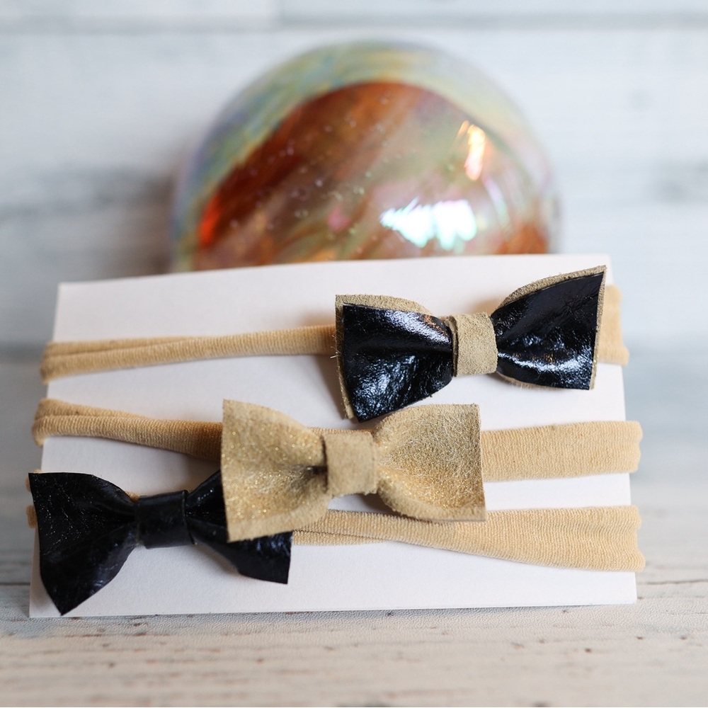 Handmade Leather Bow Headbands
Set of (3) for Dogs, Newborns and Toddlers ❤️